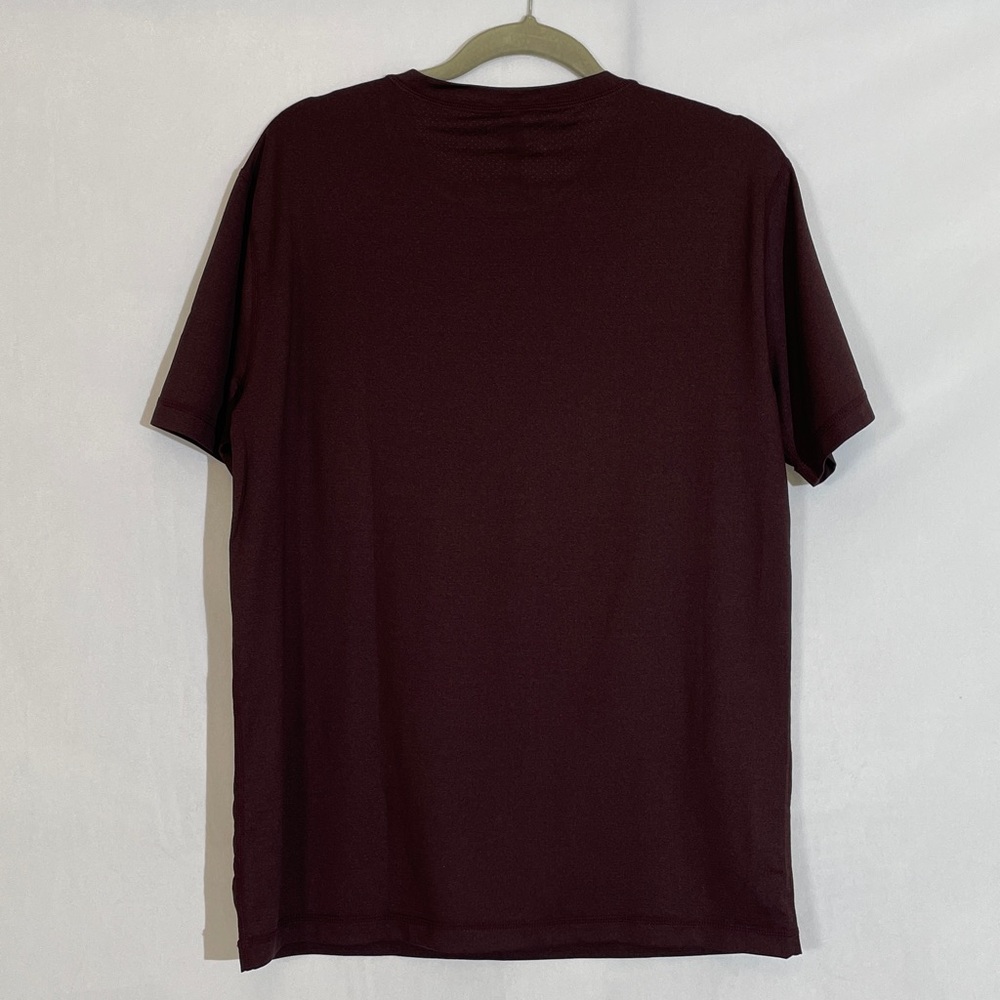 Vuori Short Sleeve Pocket Tee M Mesh Quick Dry Soft Fabric NWOT - Picture 4 of 8